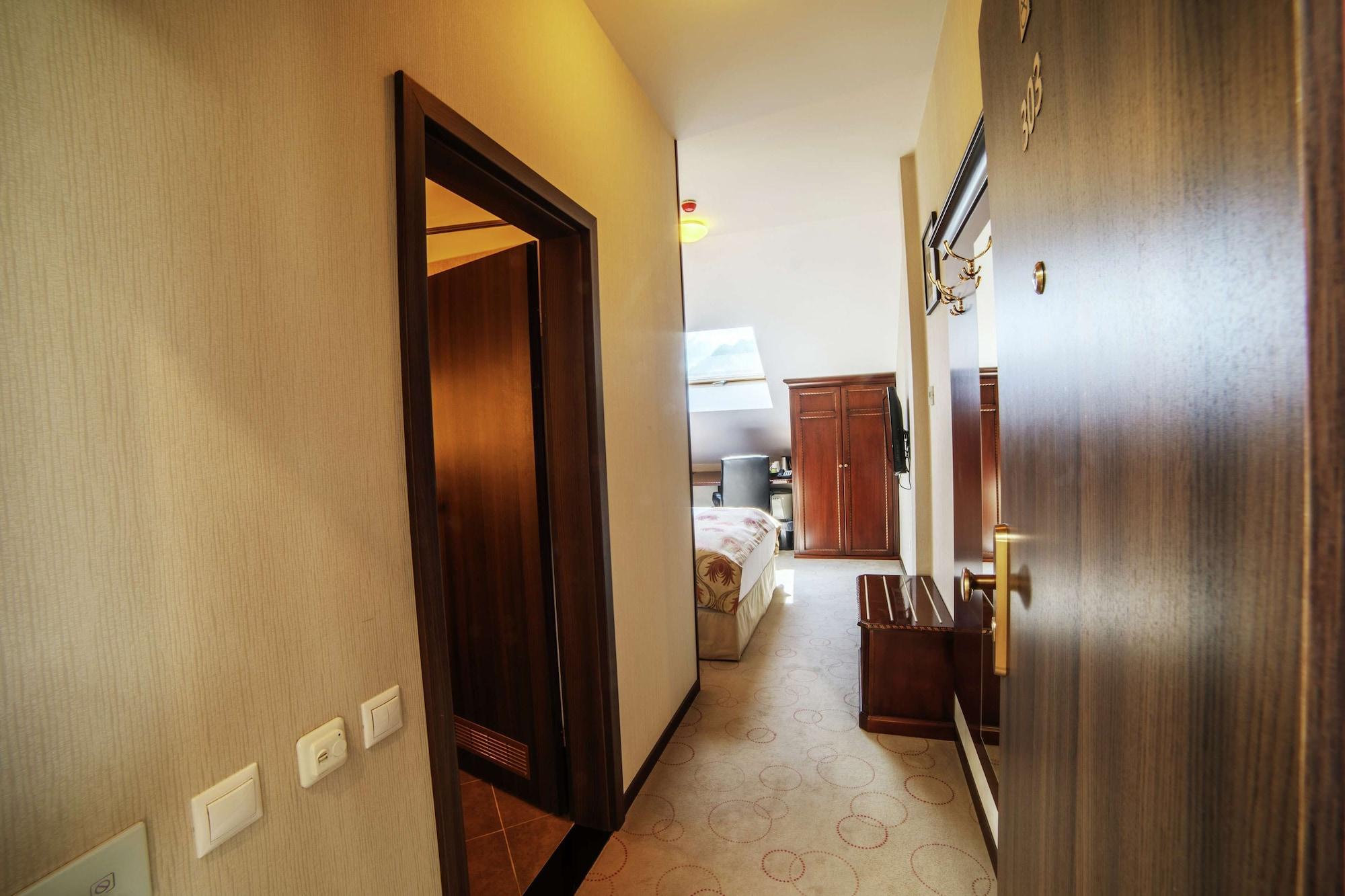 Doubletree By Hilton Hotel Sighisoara - Cavaler Exteriör bild